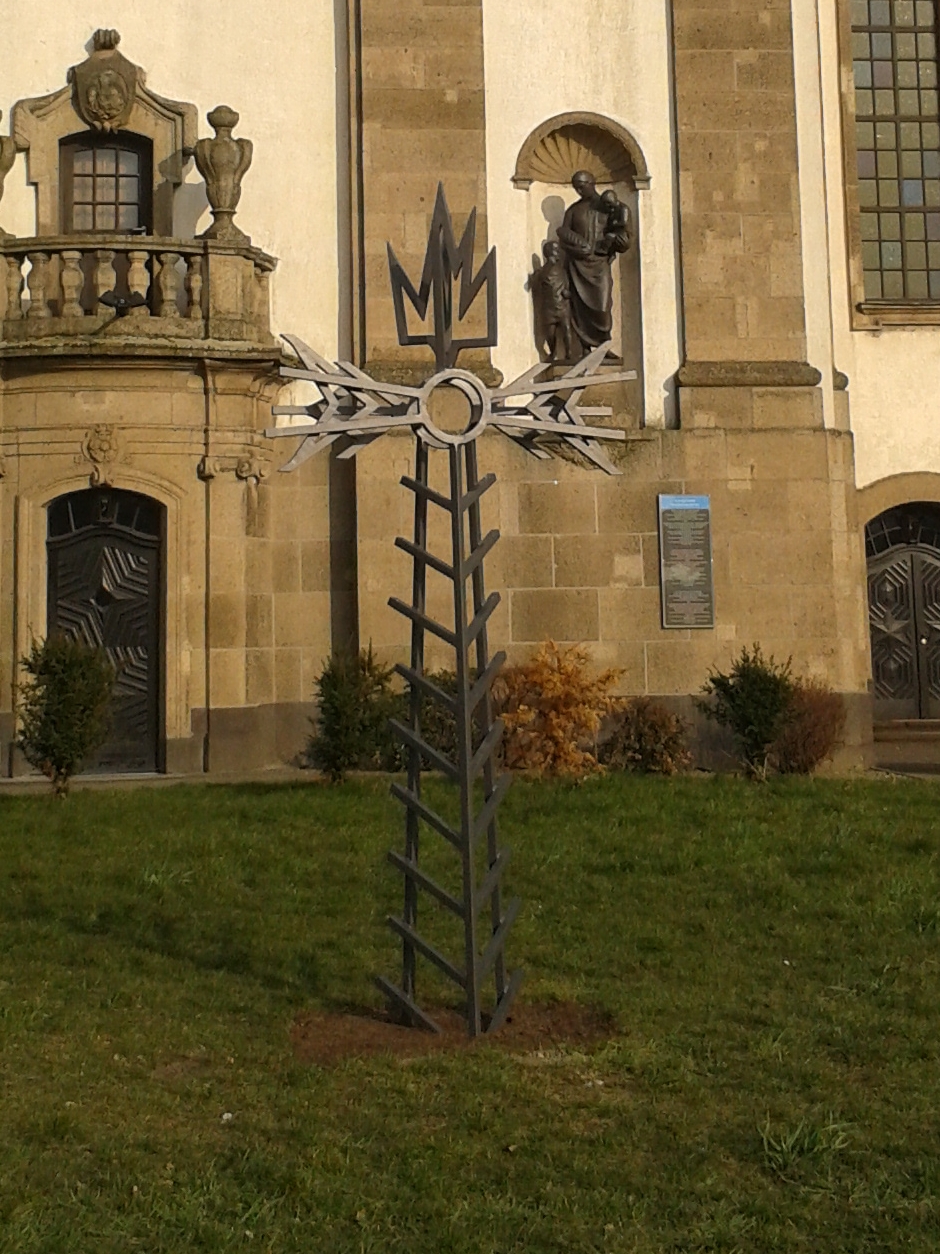 Kreuz des Gemeindezentrums Röchling - Höhe